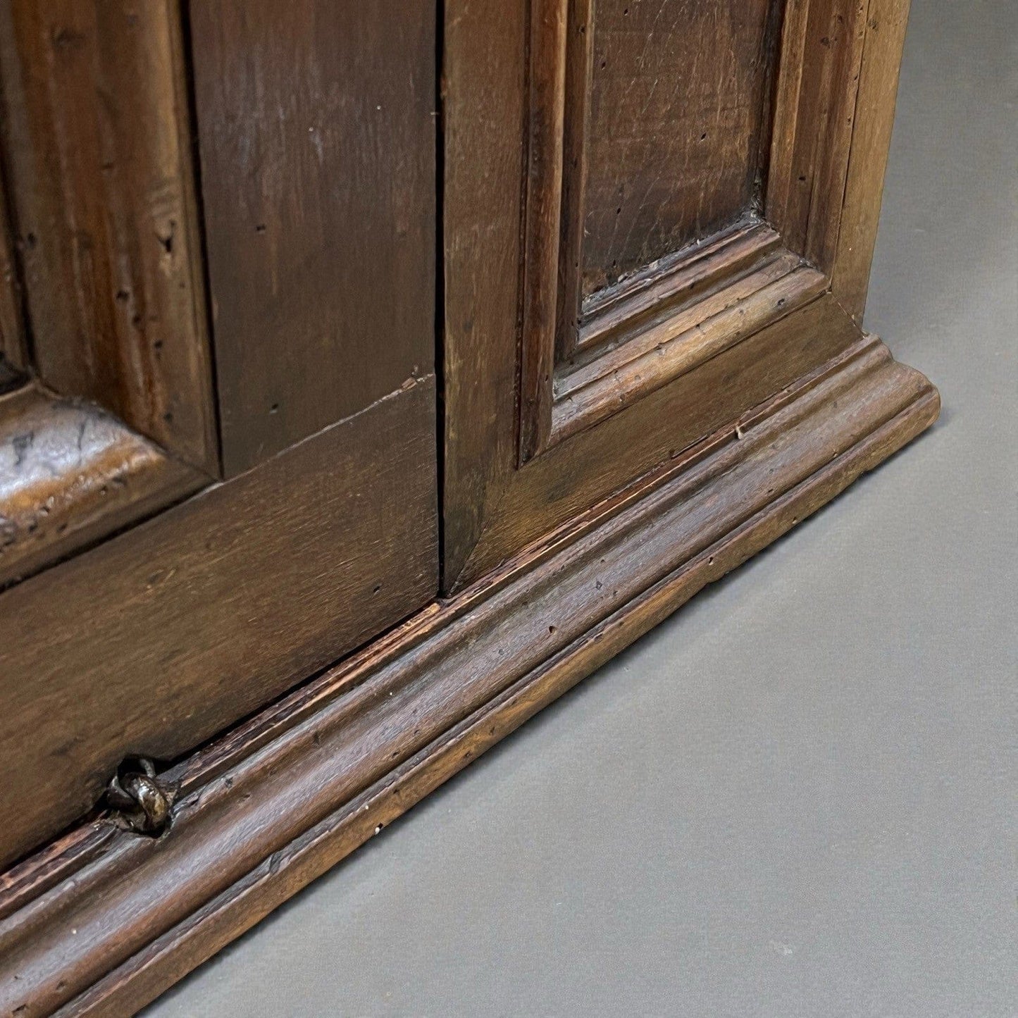 Antico Mobile pensile a sospensione in stile rustico a 2 ante epoca 800 italiano Categoria  Vetrine