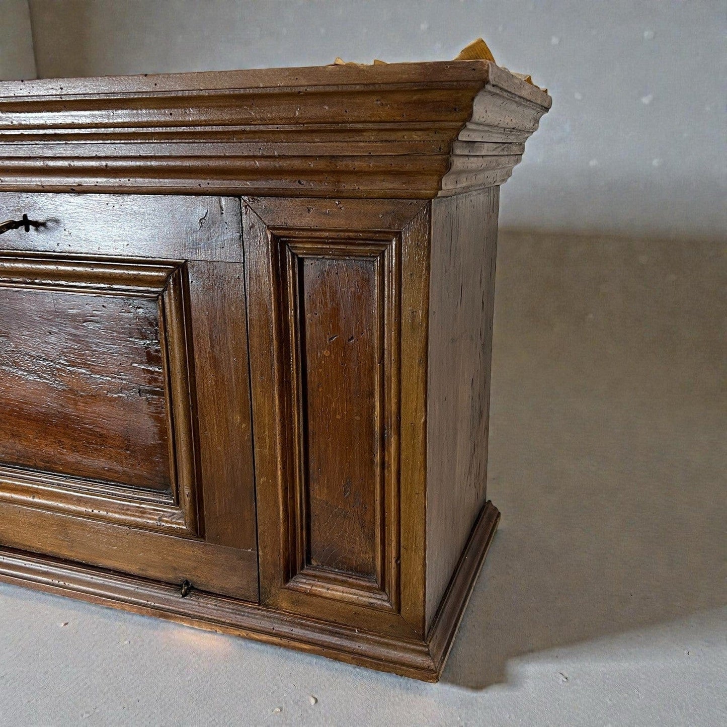 Antico Mobile pensile a sospensione in stile rustico a 2 ante epoca 800 italiano Categoria  Vetrine