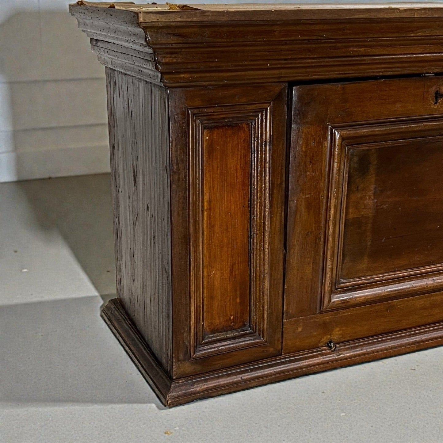 Antico Mobile pensile a sospensione in stile rustico a 2 ante epoca 800 italiano Categoria  Vetrine