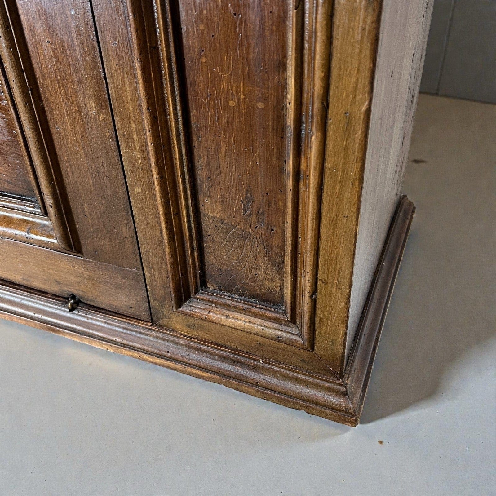 Antico Mobile pensile a sospensione in stile rustico a 2 ante epoca 800 italiano Categoria  Vetrine