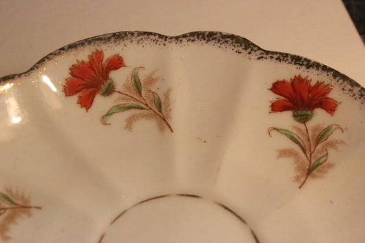 ANTICO PIATTINO INGLESE IN PORCELLANA / VINTAGE MELBA BONE CHINA SAUCER Categoria  Piatti e Piattini