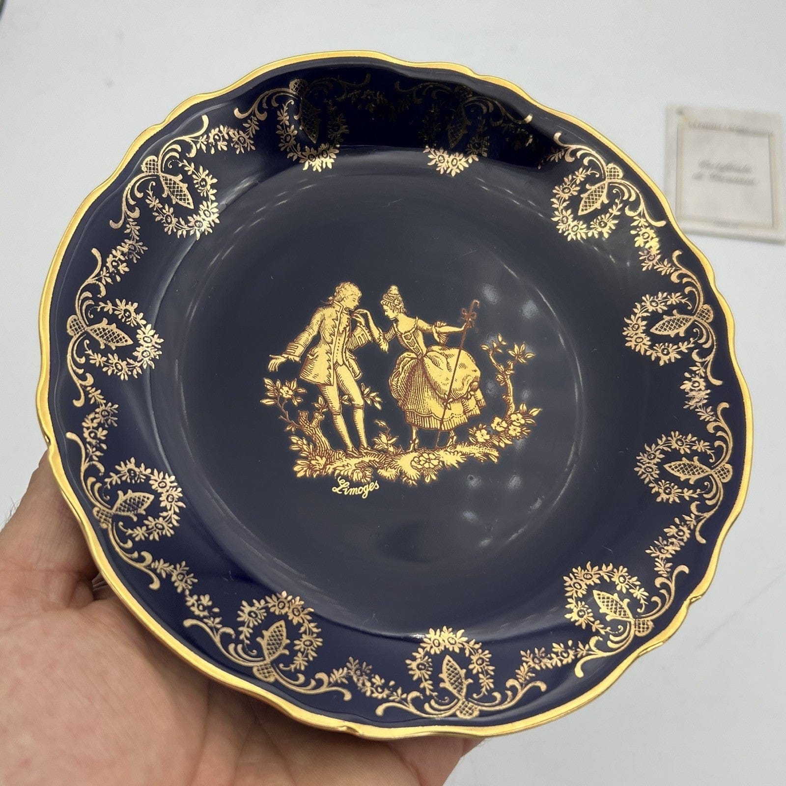Antico Piatto piattino in porcellana Limoges blu e oro Stile Fragonard Vintage Categoria  Piatti e Piattini
