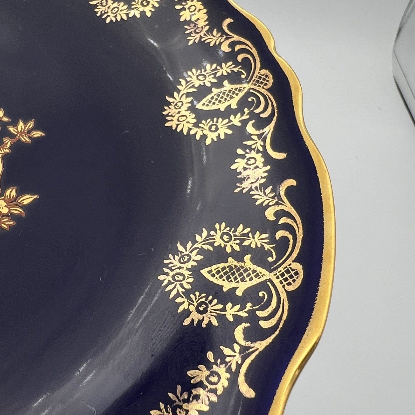 Antico Piatto piattino in porcellana Limoges blu e oro Stile Fragonard Vintage Categoria  Piatti e Piattini