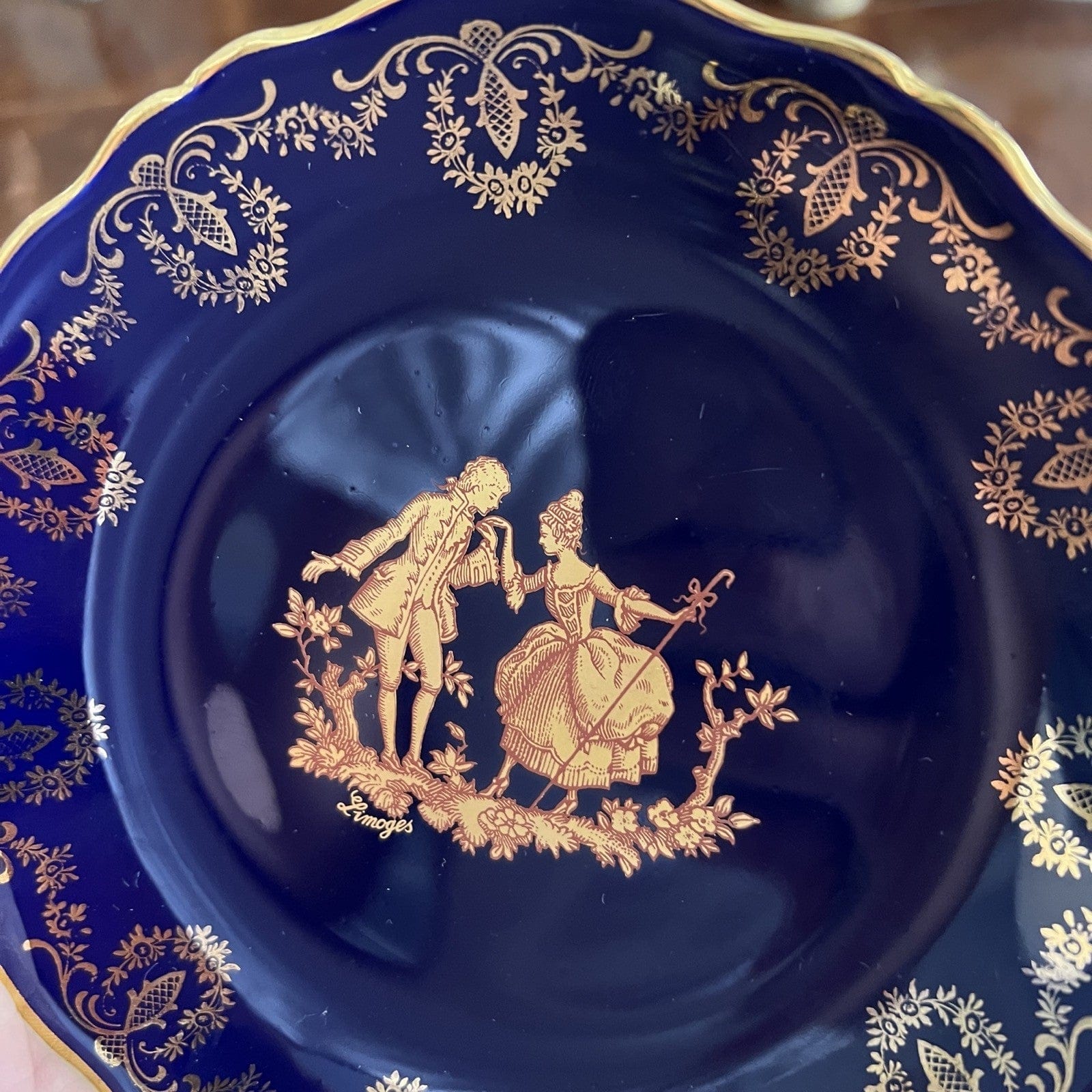 Antico Piatto piattino in porcellana Limoges blu e oro Stile Fragonard Vintage Categoria  Piatti e Piattini