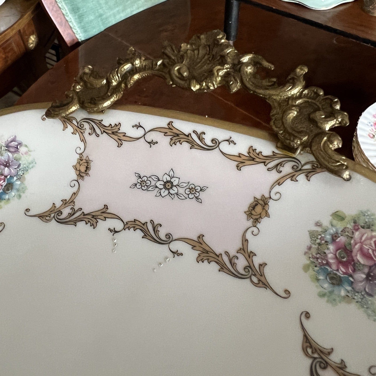 Antico piatto vassoio in porcellana e bronzo Limoges centrotavola vintage fiori Categoria  Piatti Vassoio