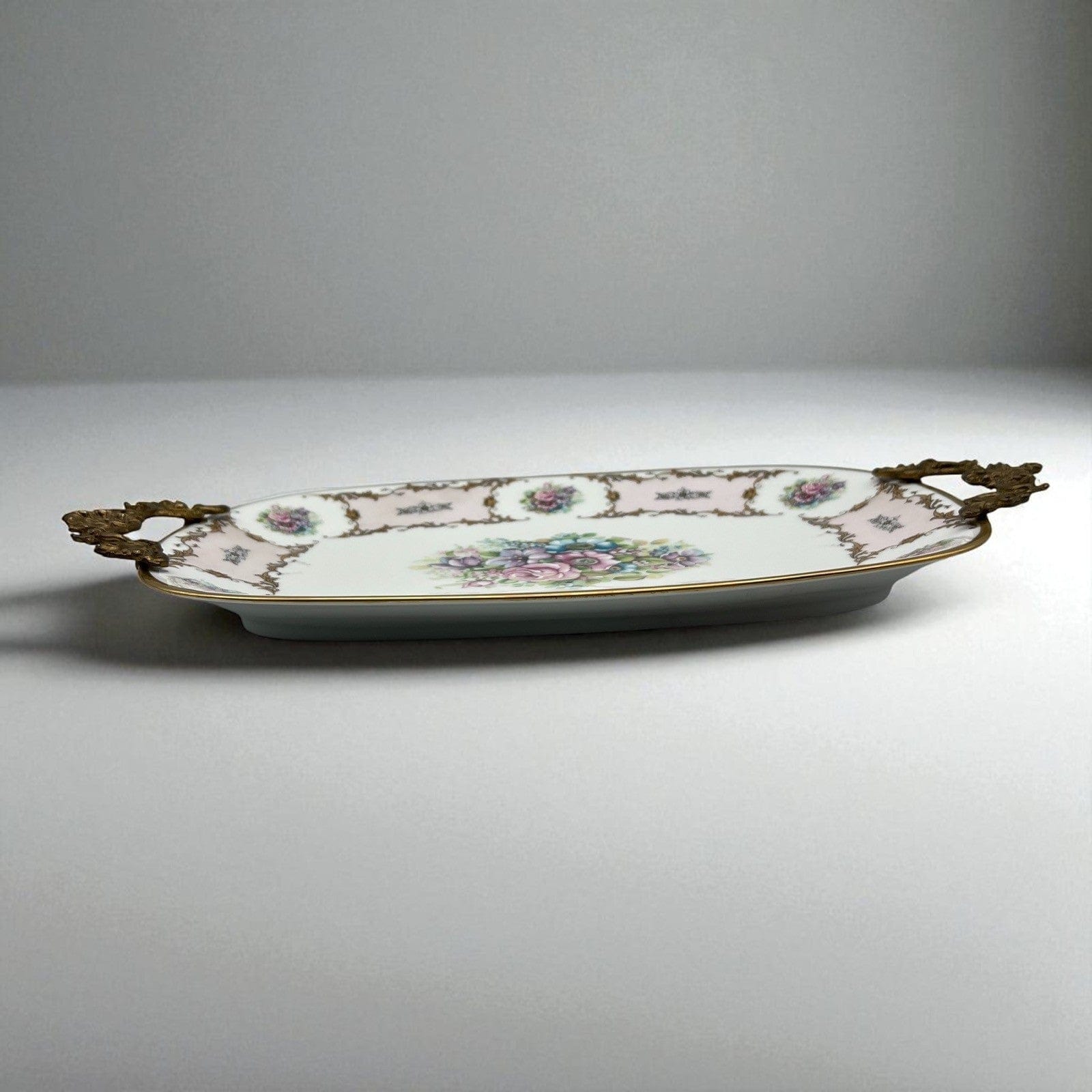 Antico piatto vassoio in porcellana e bronzo Limoges centrotavola vintage fiori Categoria  Piatti Vassoio