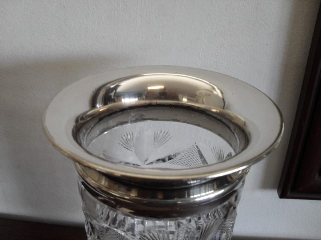 ANTICO PORTAFIORI IN VETRO LAVORATO E SHEFFIELD   VASO D'EPOCA IN CRISTALLO Categoria  Sheffield & Argento