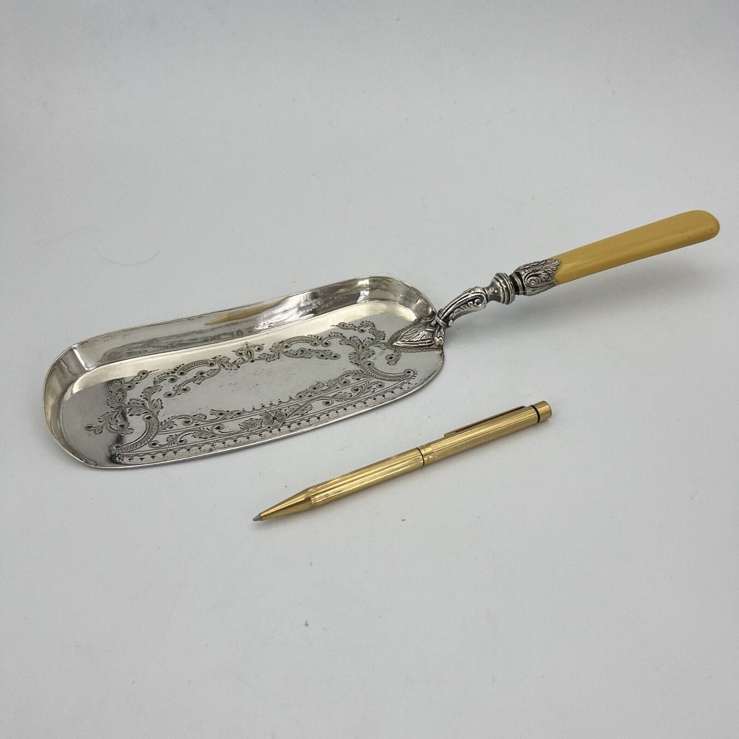 Antico raccogli briciole Placcato Argento Paletta per Dolci in Sheffield inciso Categoria  Silver plated sheffield style