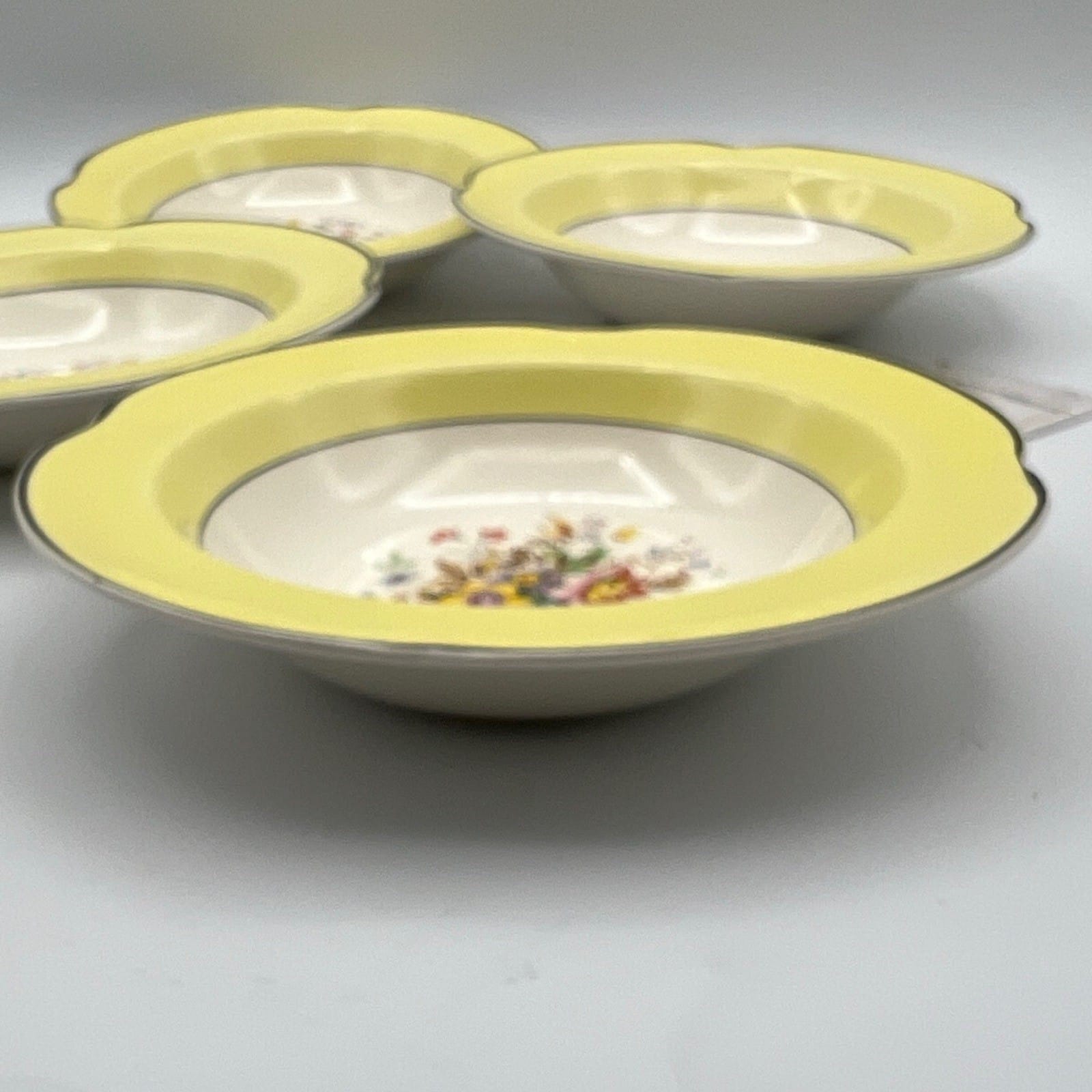 Antico Set di ciotoline in ceramica ciotole Gialle con fiori Stile Art Decò '30 Categoria  Centrotavola e Ciotole
