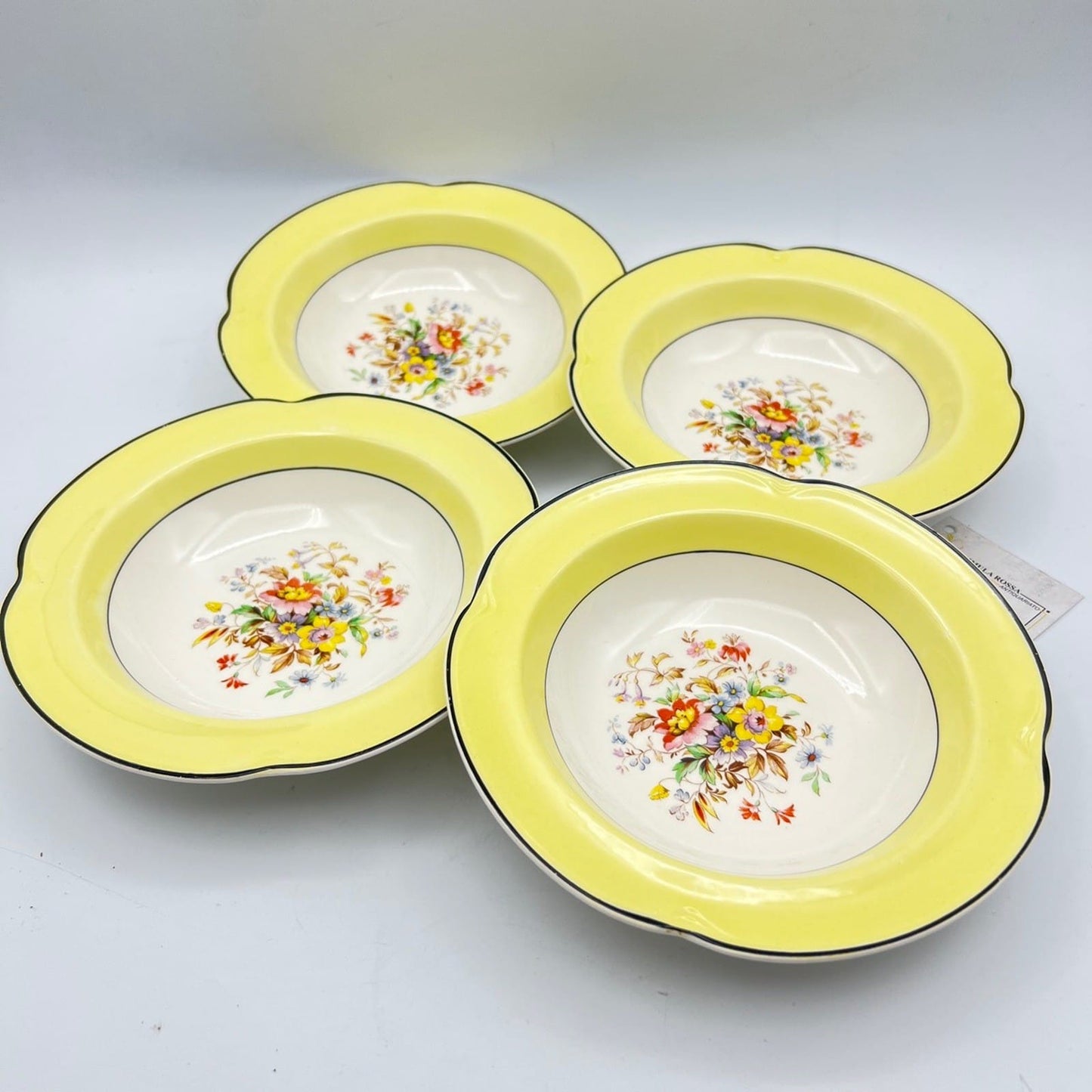 Antico Set di ciotoline in ceramica ciotole Gialle con fiori Stile Art Decò '30 Categoria  Centrotavola e Ciotole
