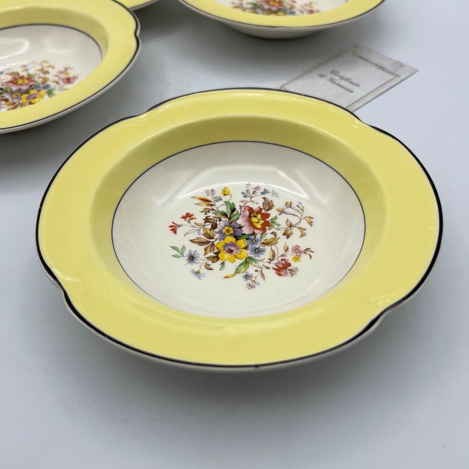 Antico Set di ciotoline in ceramica ciotole Gialle con fiori Stile Art Decò '30 Categoria  Centrotavola e Ciotole