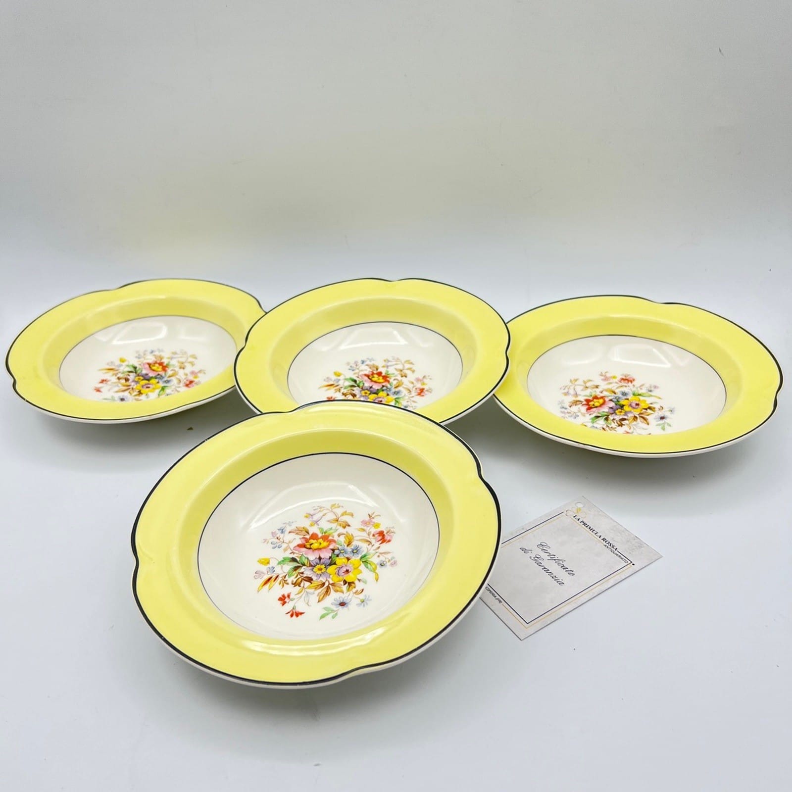 Antico Set di ciotoline in ceramica ciotole Gialle con fiori Stile Art Decò '30 Categoria  Centrotavola e Ciotole