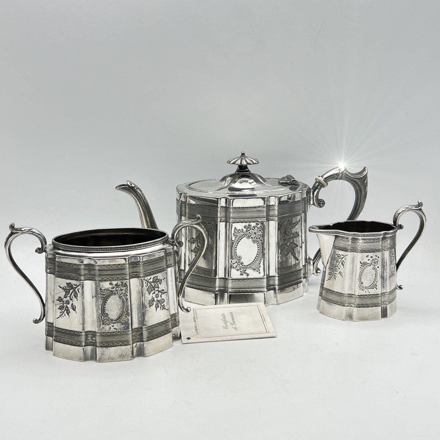 Antico Set in argento Sheffield da the tè Teiera Zuccheriera Lattiera epoca 800 Categoria  Sheffield & Argento