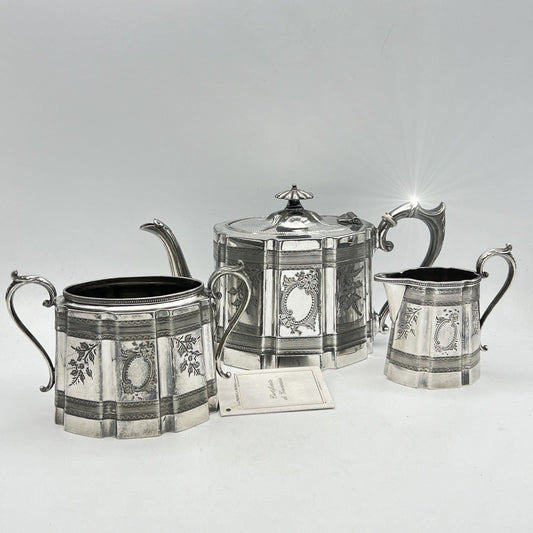 Antico Set in argento Sheffield da the tè Teiera Zuccheriera Lattiera epoca 800 Categoria  Sheffield & Argento