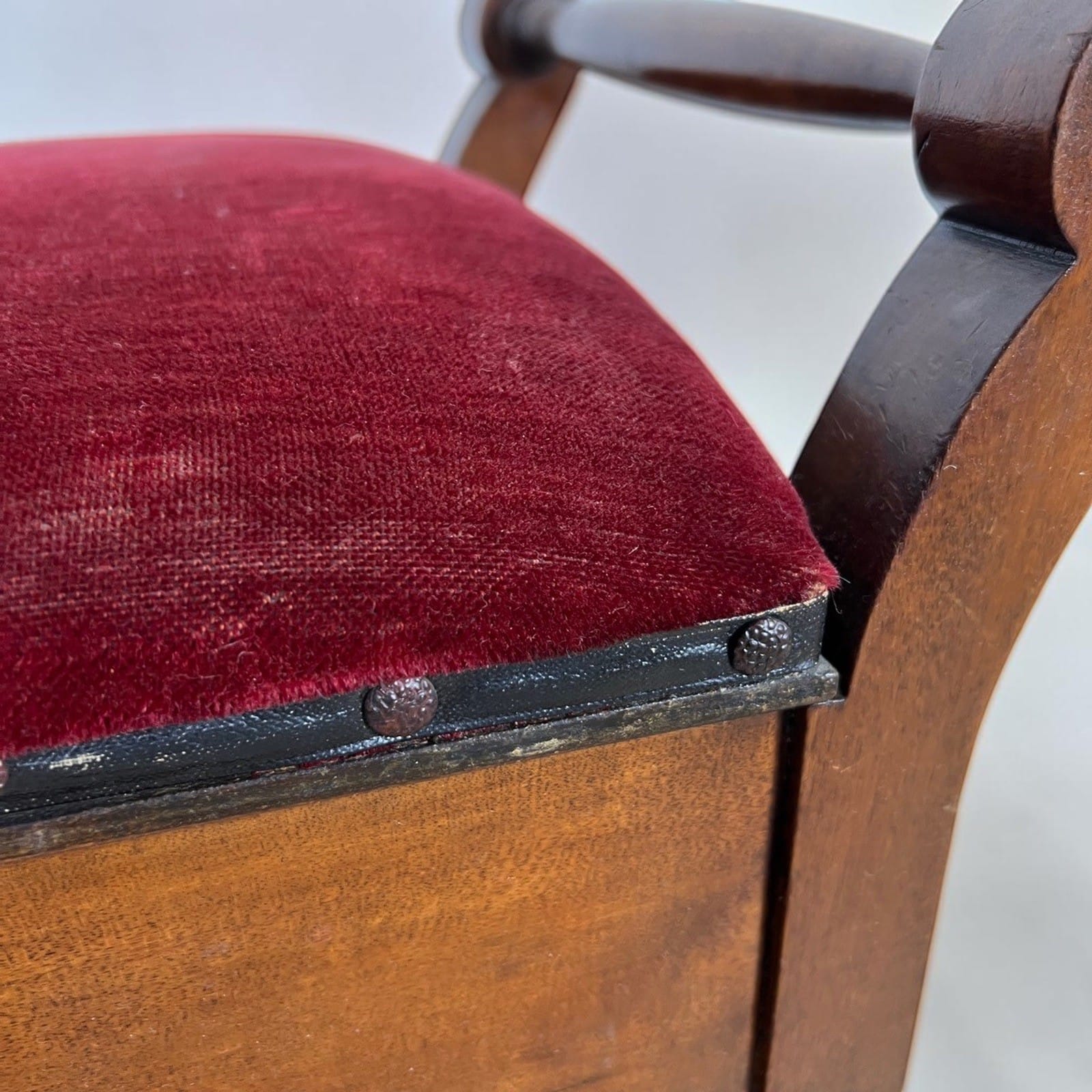 Antico Sgabello da per Pianoforte in legno panchetta panca imbottita contenitore Categoria  Sgabelli - Pouf - Poggiapiedi