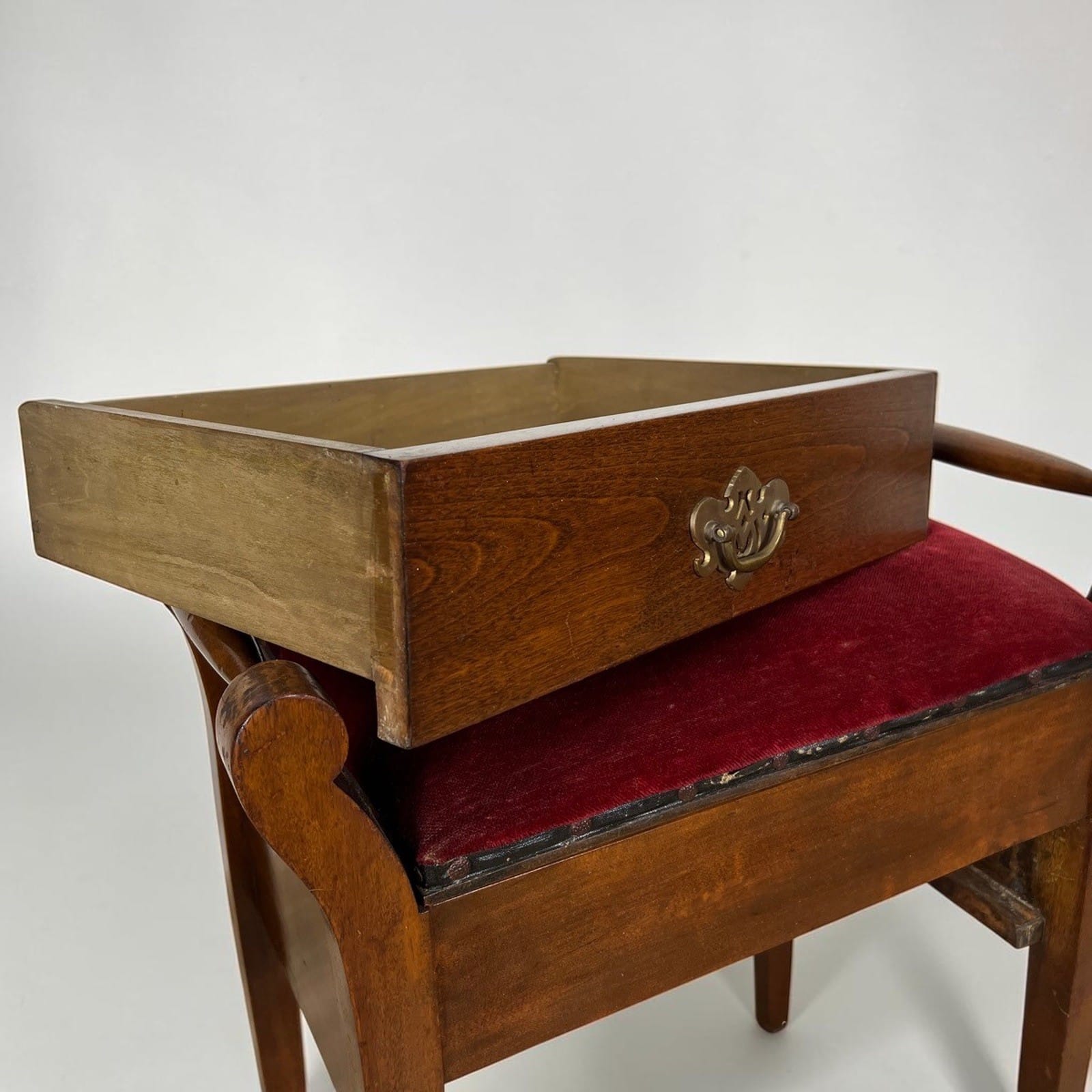 Antico Sgabello da per Pianoforte in legno panchetta panca imbottita contenitore Categoria  Sgabelli - Pouf - Poggiapiedi