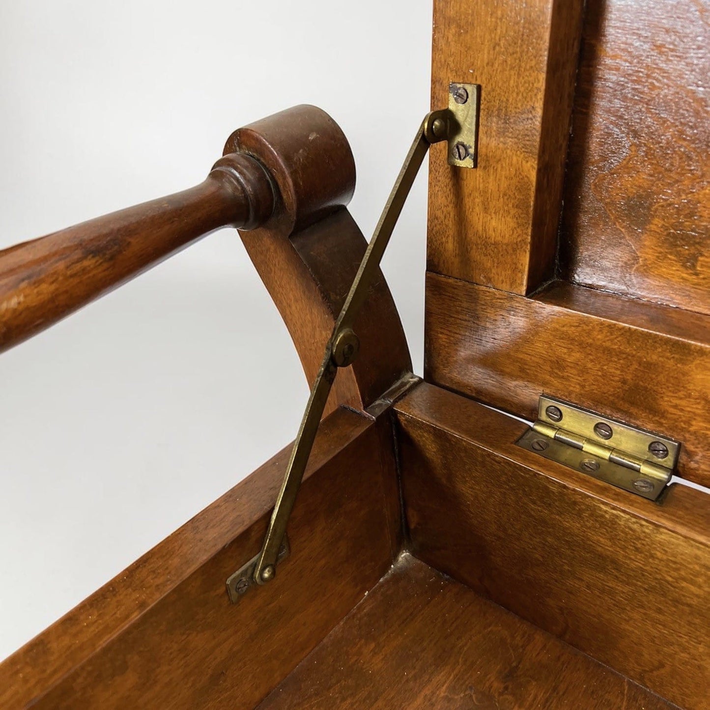 Antico Sgabello da per Pianoforte in legno panchetta panca imbottita contenitore Categoria  Sgabelli - Pouf - Poggiapiedi