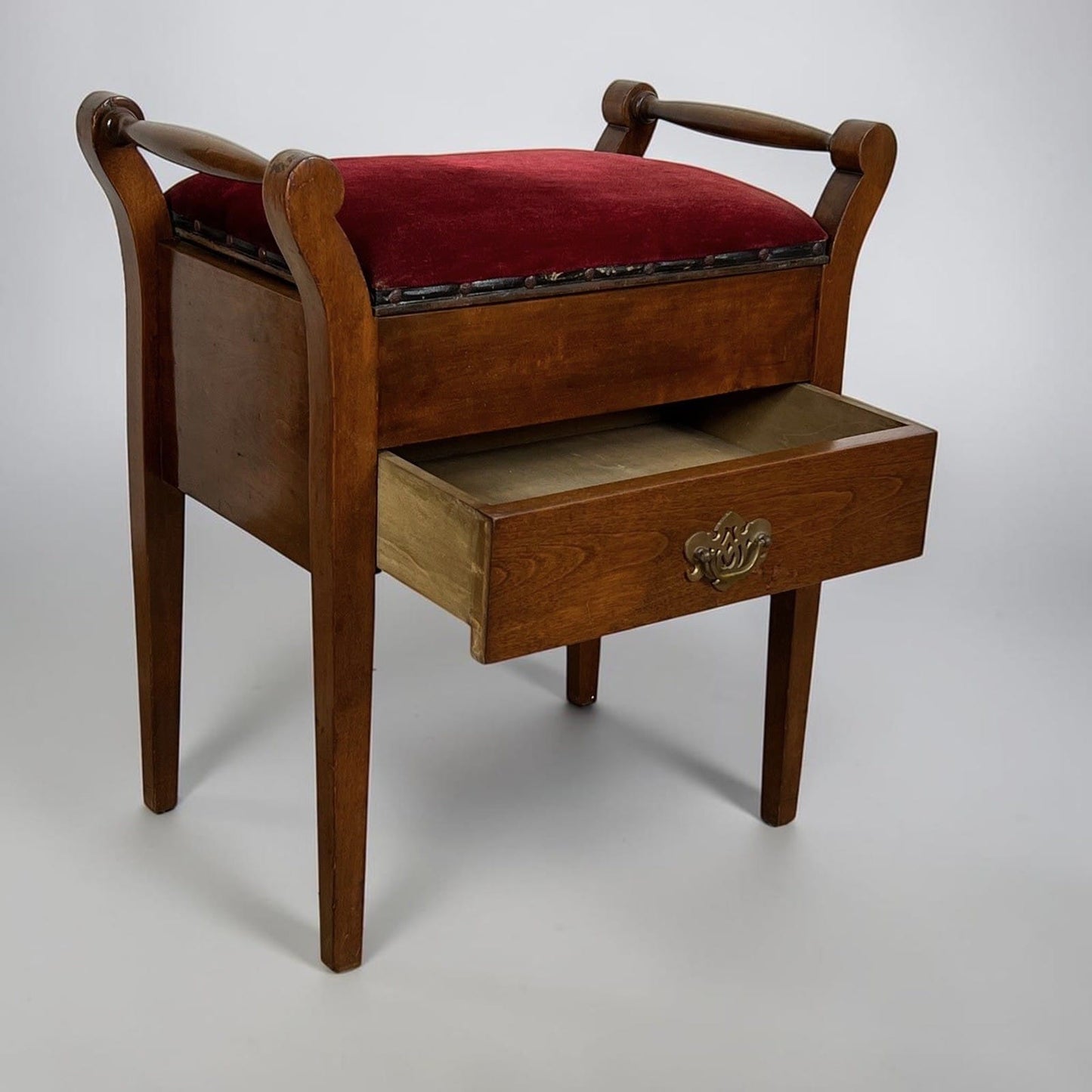 Antico Sgabello da per Pianoforte in legno panchetta panca imbottita contenitore Categoria  Sgabelli - Pouf - Poggiapiedi