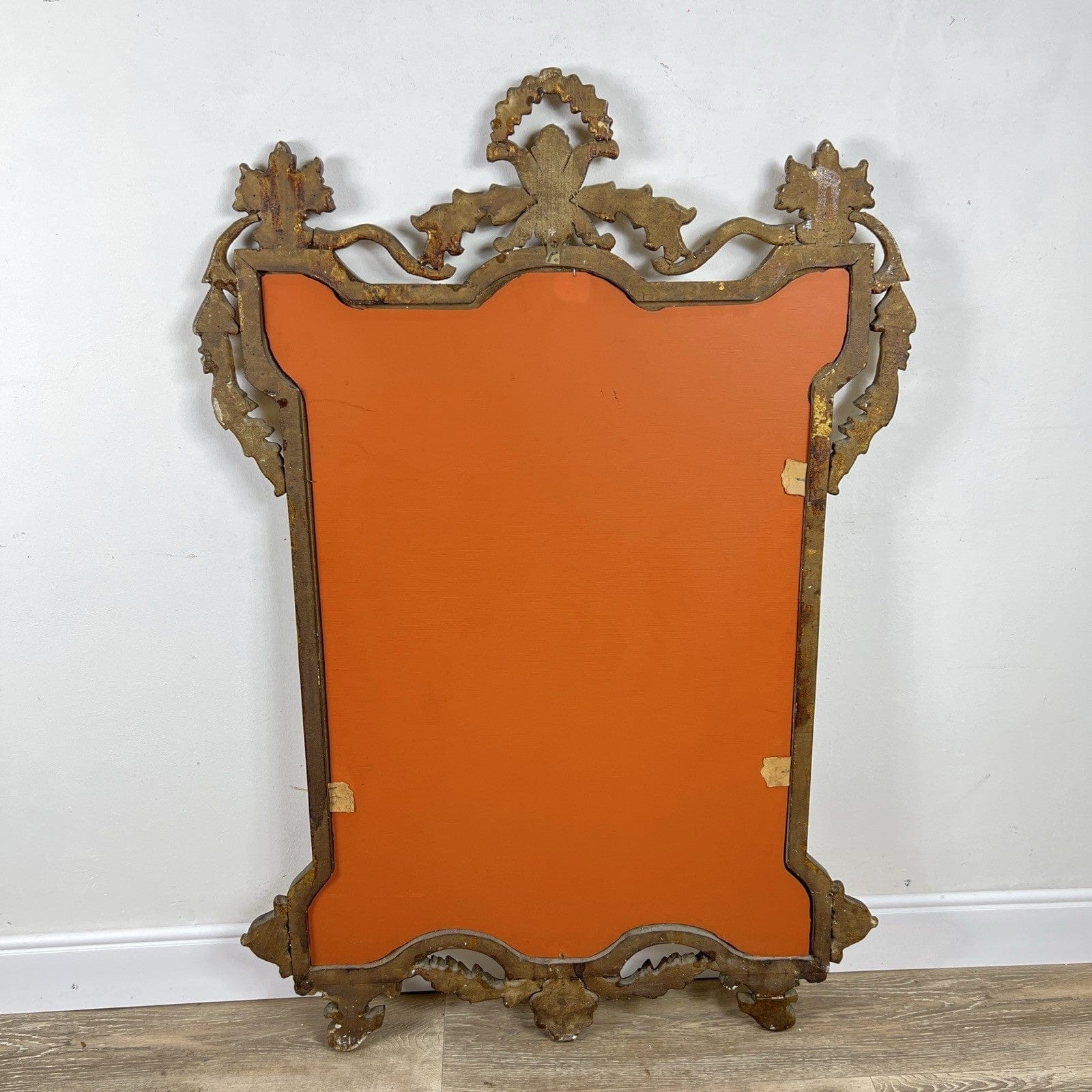 Antico specchio con cornice in legno dorata stile Luigi XVI grande specchiera Categoria  Specchi e Cornici