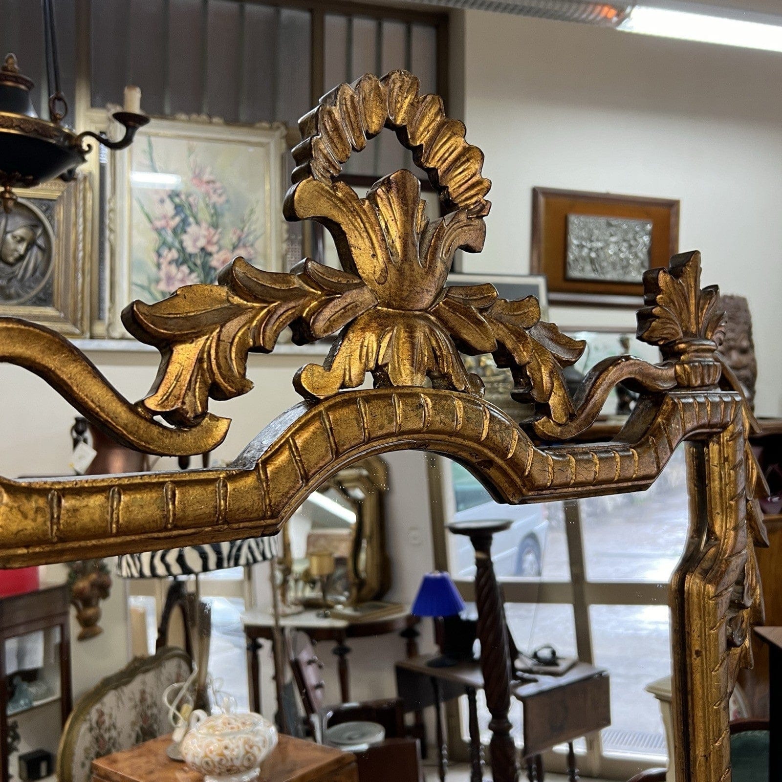 Antico specchio con cornice in legno dorata stile Luigi XVI grande specchiera Categoria  Specchi e Cornici
