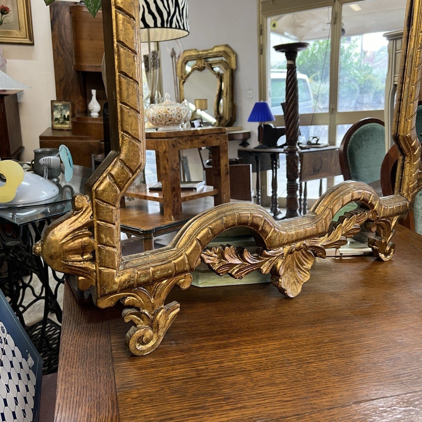 Antico specchio con cornice in legno dorata stile Luigi XVI grande specchiera Categoria  Specchi e Cornici