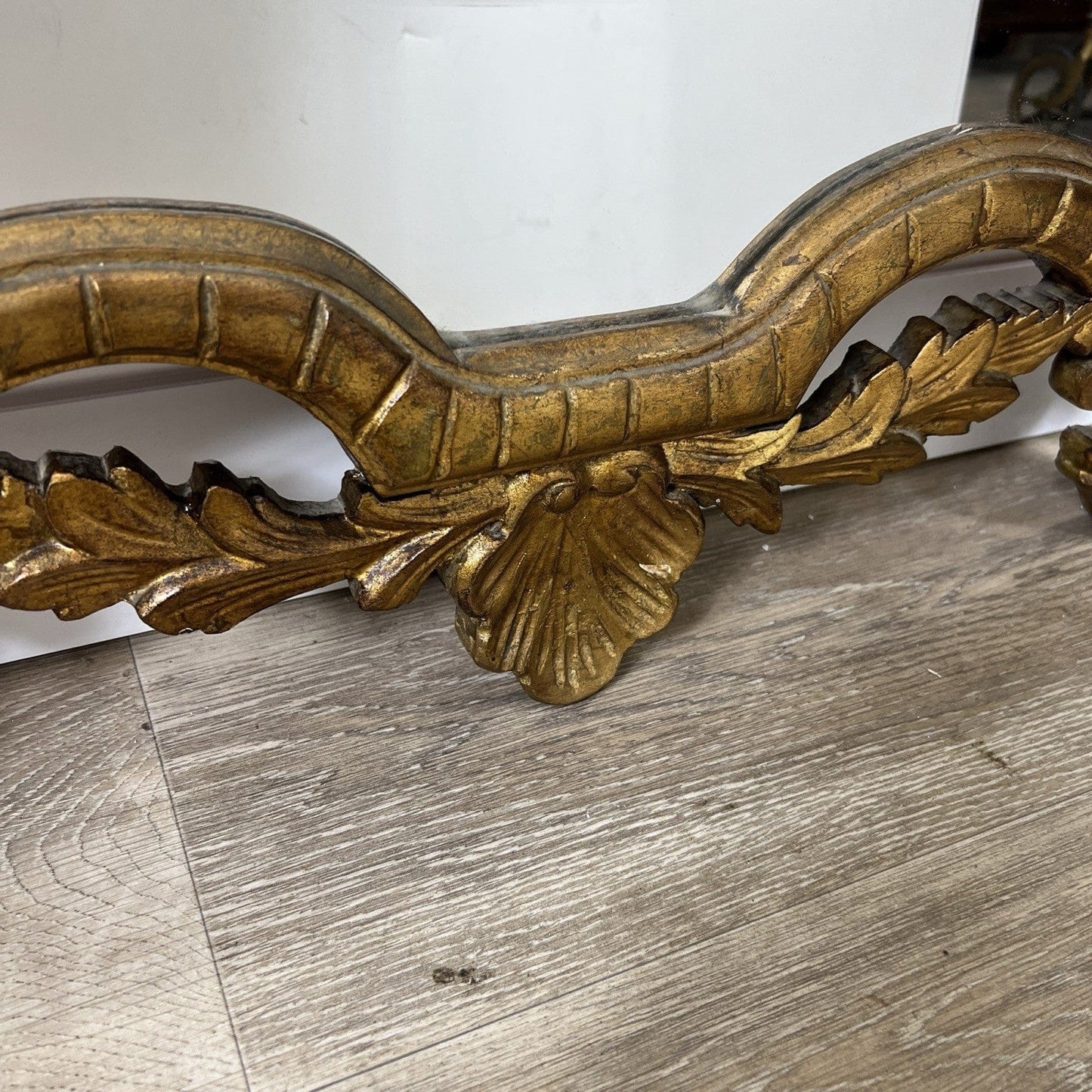 Antico specchio con cornice in legno dorata stile Luigi XVI grande specchiera Categoria  Specchi e Cornici