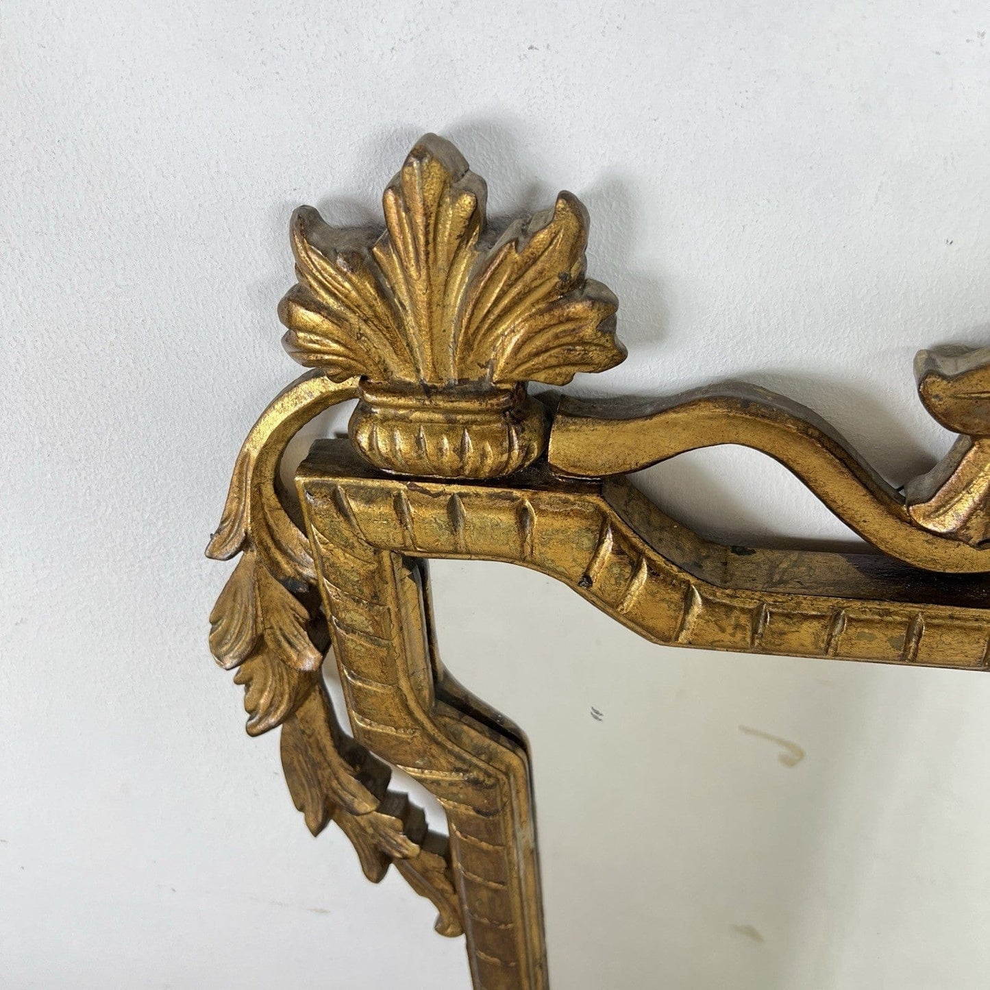 Antico specchio con cornice in legno dorata stile Luigi XVI grande specchiera Categoria  Specchi e Cornici