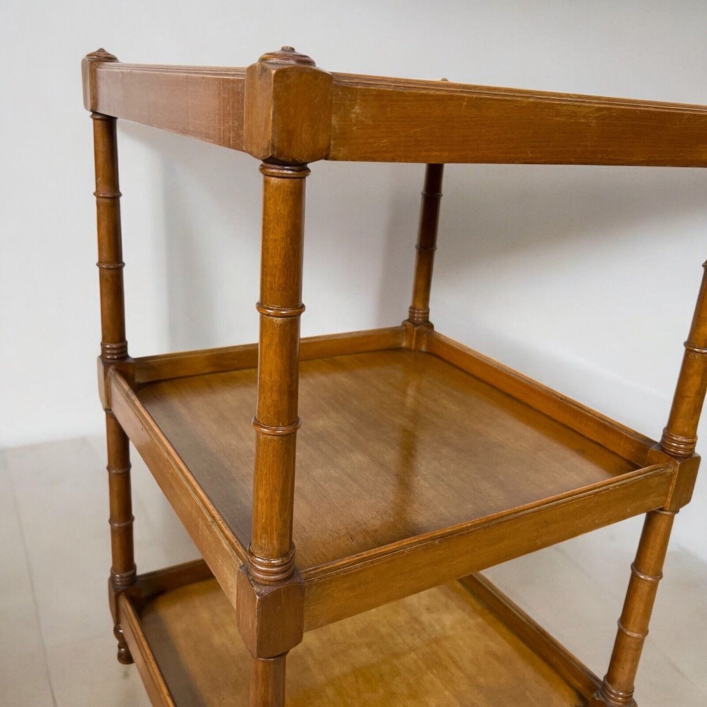 Antico Tavolino a piu ripiani in legno chiaro mobile mobiletto etagere epoca 900 Categoria  Tavoli - tavolinetti