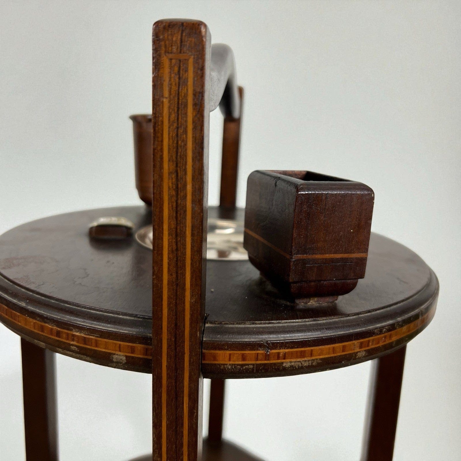 Antico tavolino da fumo Inglese con posacenere in Argento portacenere Servomuto Categoria  Tavoli - tavolinetti