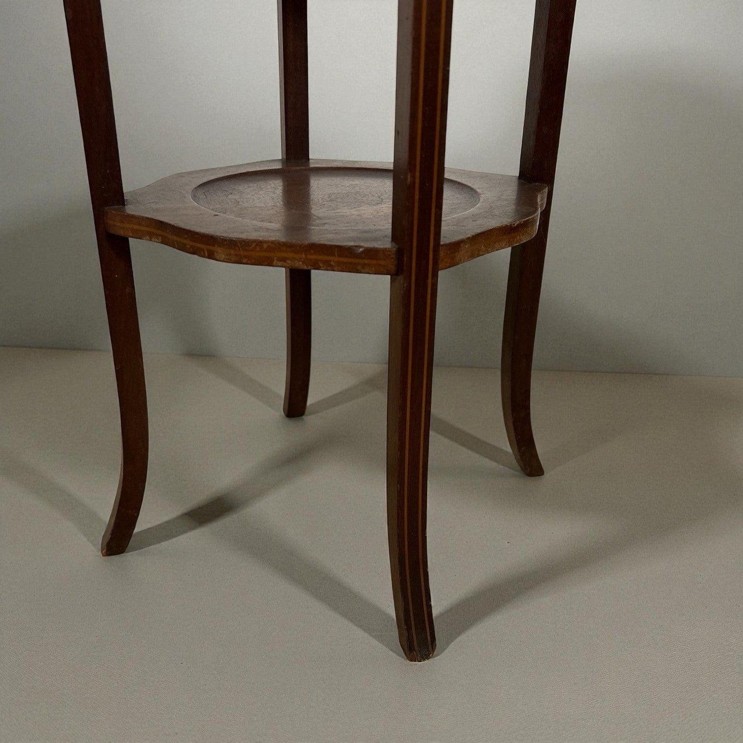 Antico tavolino da fumo Inglese con posacenere in Argento portacenere Servomuto Categoria  Tavoli - tavolinetti