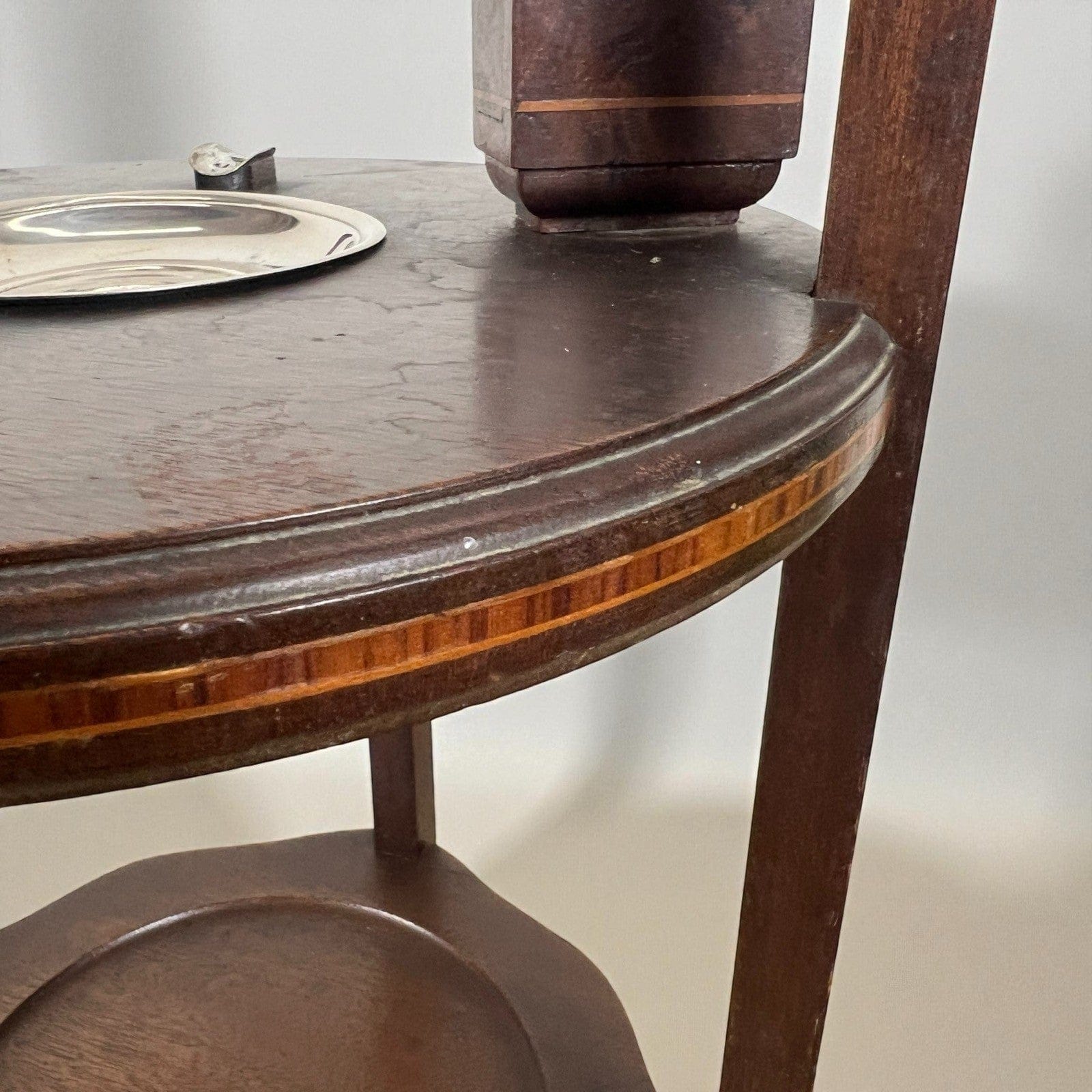 Antico tavolino da fumo Inglese con posacenere in Argento portacenere Servomuto Categoria  Tavoli - tavolinetti