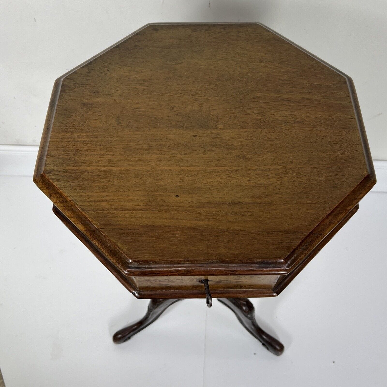 Antico tavolino da lavoro per cucito porta ricamo inglese mobile d'epoca 800 Categoria  Tavoli - tavolinetti
