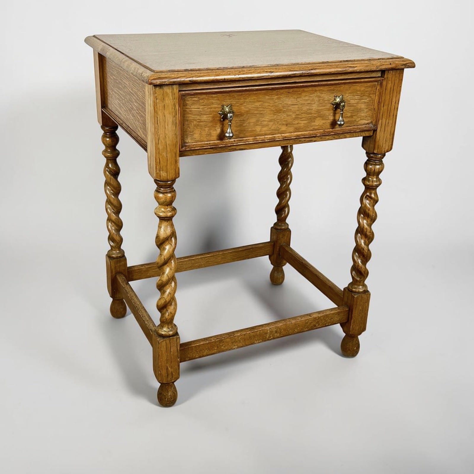 Antico tavolino mobiletto rustico in rovere con cassetto d' epoca inglese '30 Categoria  Tavoli - tavolinetti