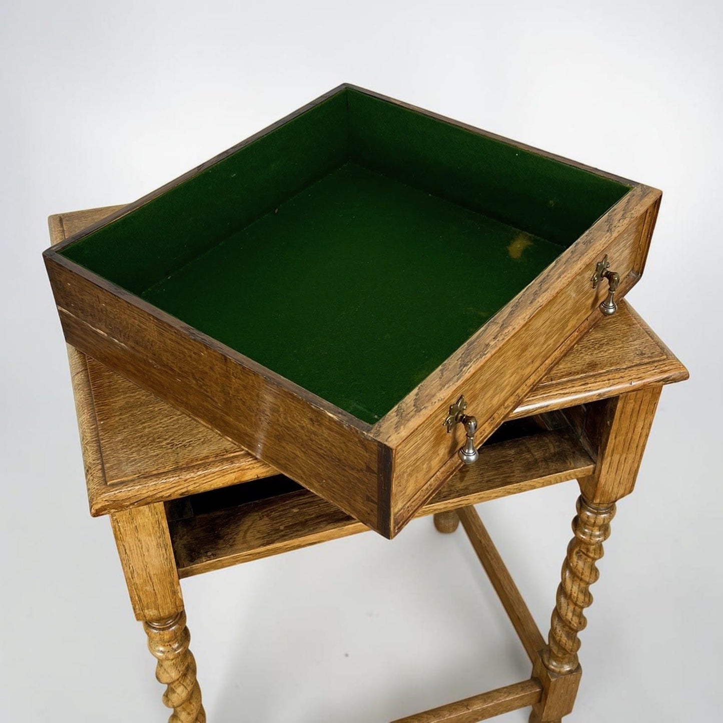 Antico tavolino mobiletto rustico in rovere con cassetto d' epoca inglese '30 Categoria  Tavoli - tavolinetti