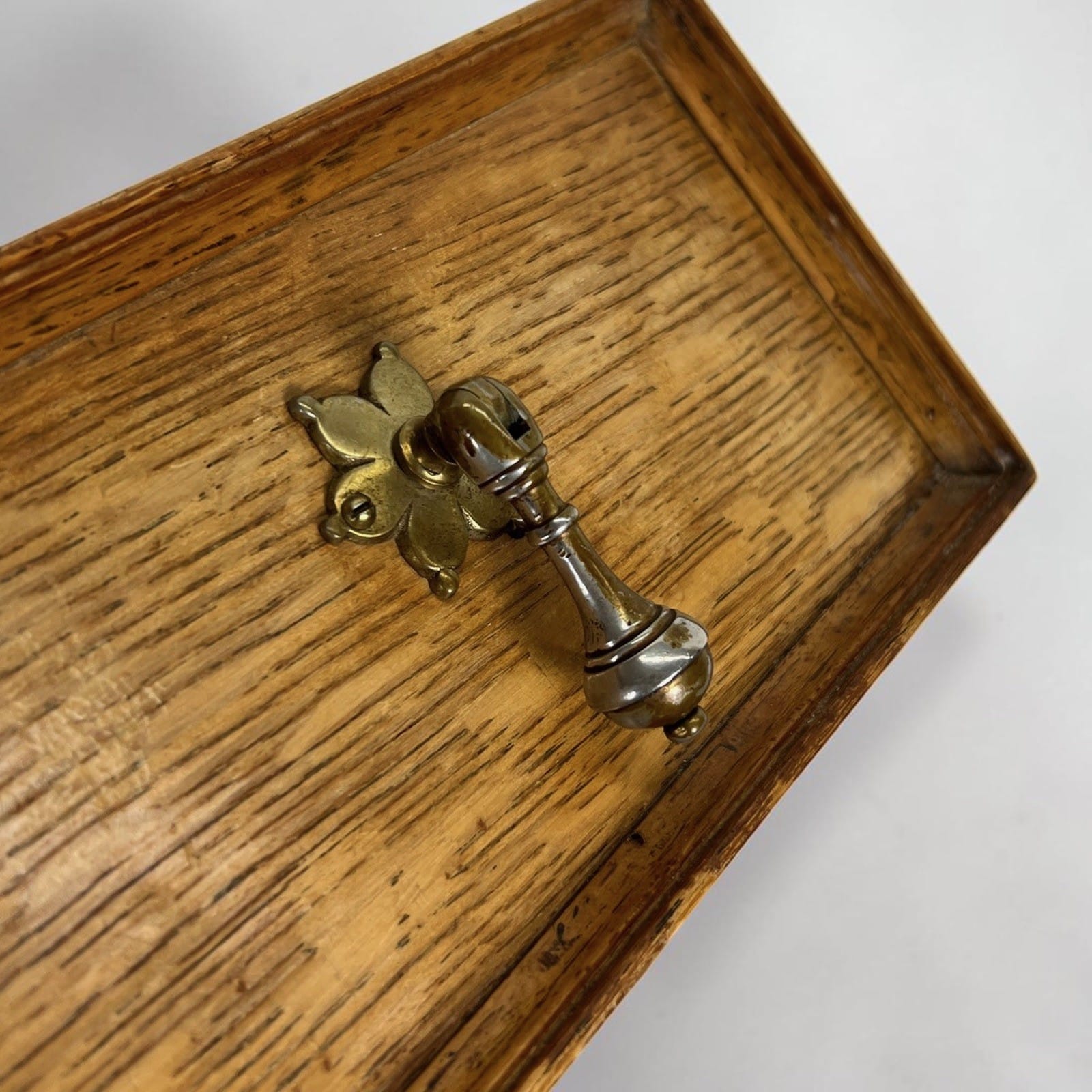 Antico tavolino mobiletto rustico in rovere con cassetto d' epoca inglese '30 Categoria  Tavoli - tavolinetti