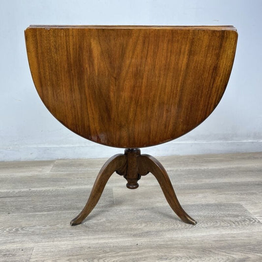 Antico tavolino tavolo basso con alette in legno di noce da salotto in stile 800 Categoria  Tavoli - tavolinetti