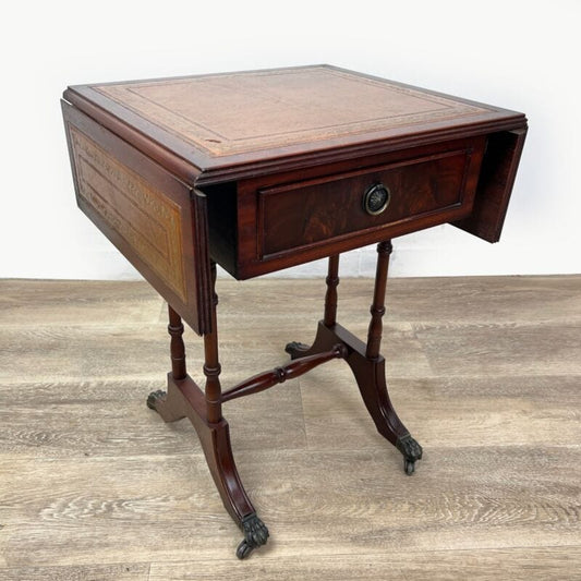 Antico tavolino tavolo con alette a bandelle in legno pelle da salotto comodino Categoria  Arredamento