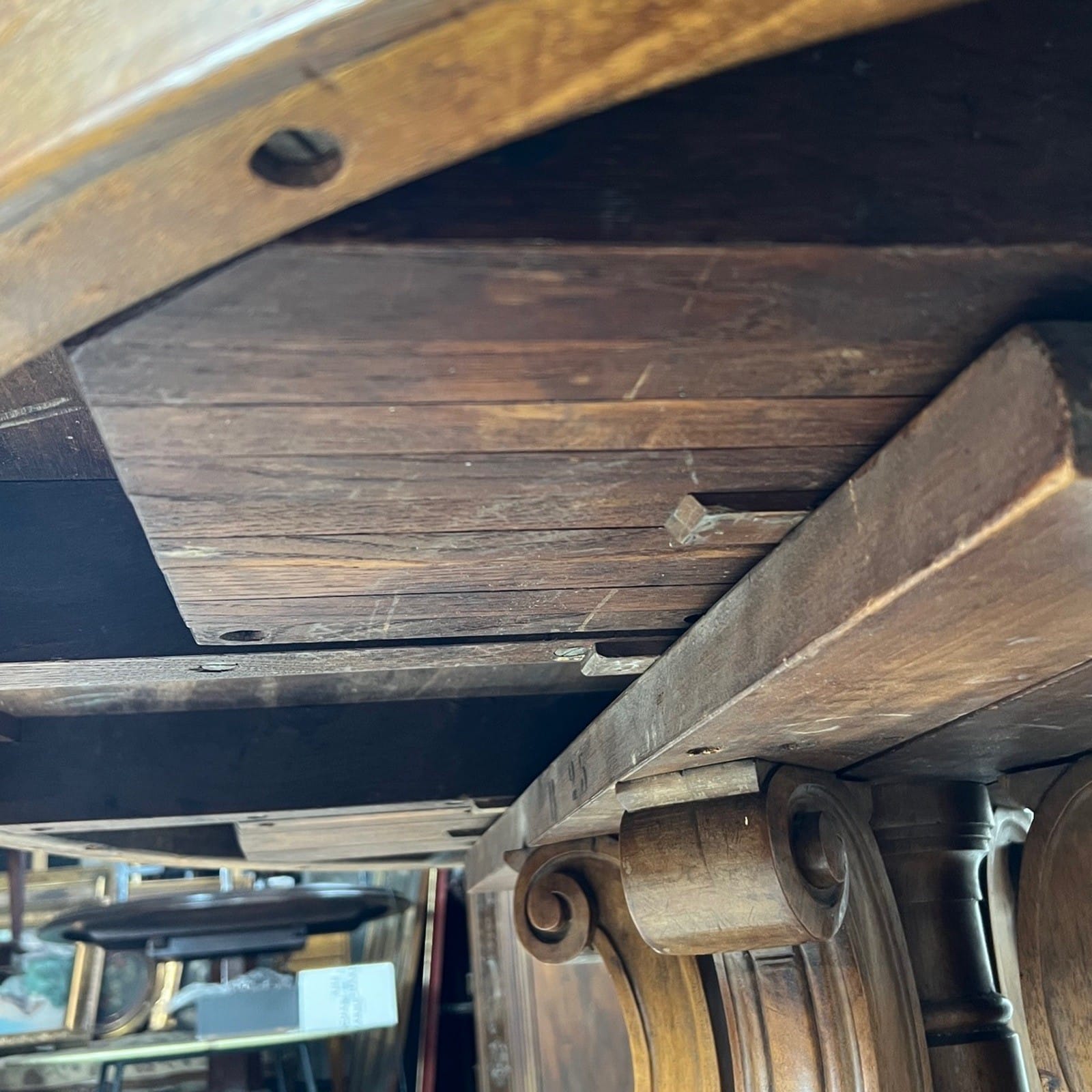 Antico tavolo allungabile da pranzo ovale in legno di Noce Chiaro ep. 800 Grande Categoria  Tavoli - tavolinetti