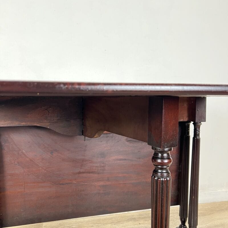 Antico tavolo consolle allungabile con alette a bandelle in legno massello 800 Categoria  Tavoli - tavolinetti