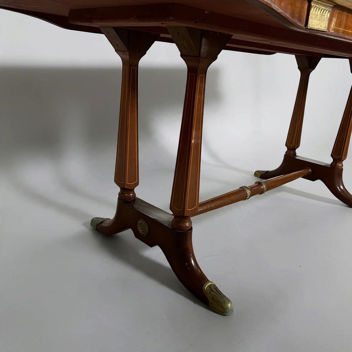 Antico tavolo da pranzo anni 60 70 con grande piano in marmo per sala riunioni Categoria  Tavoli - tavolinetti