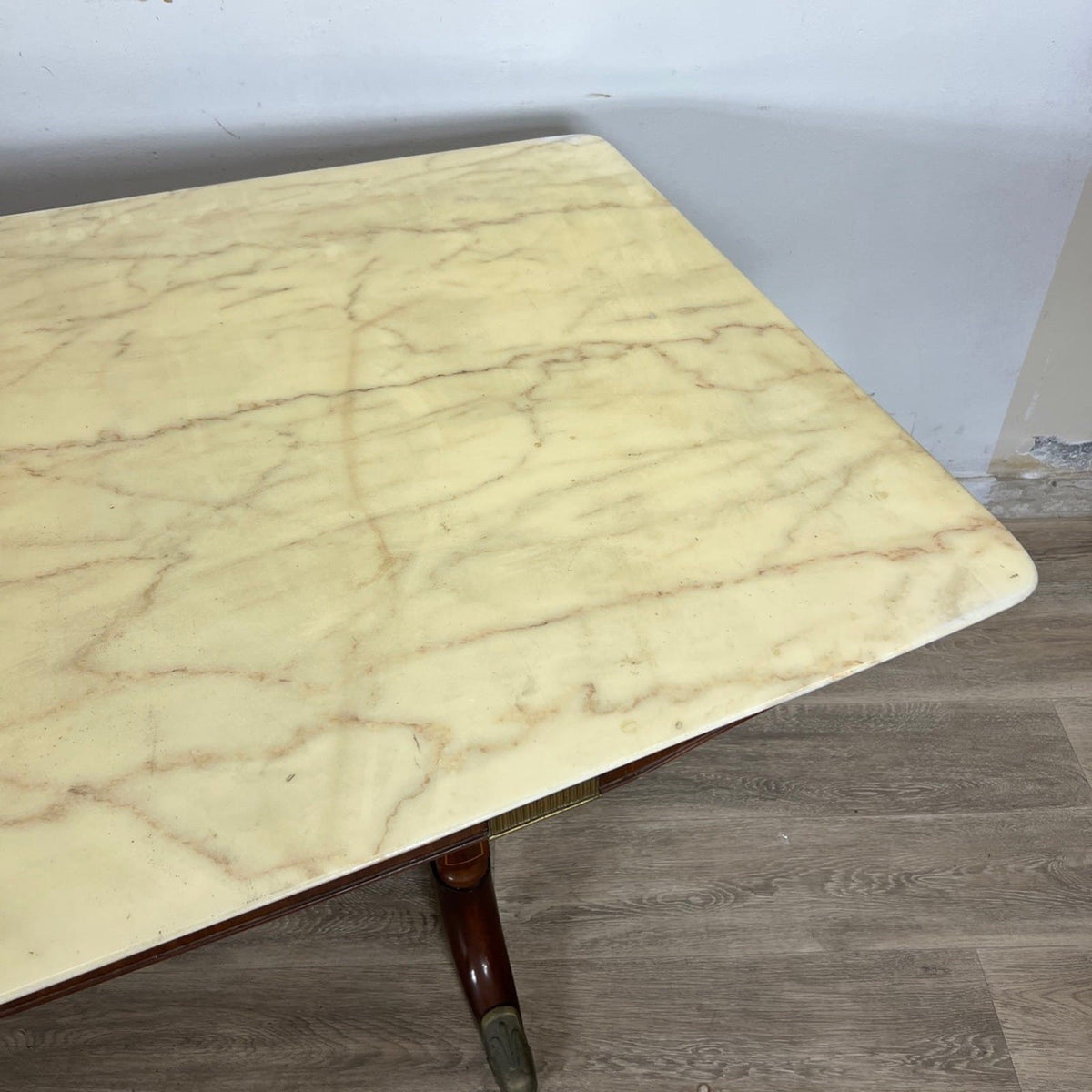 Antico tavolo da pranzo anni 60 70 con grande piano in marmo per sala riunioni Categoria  Tavoli - tavolinetti