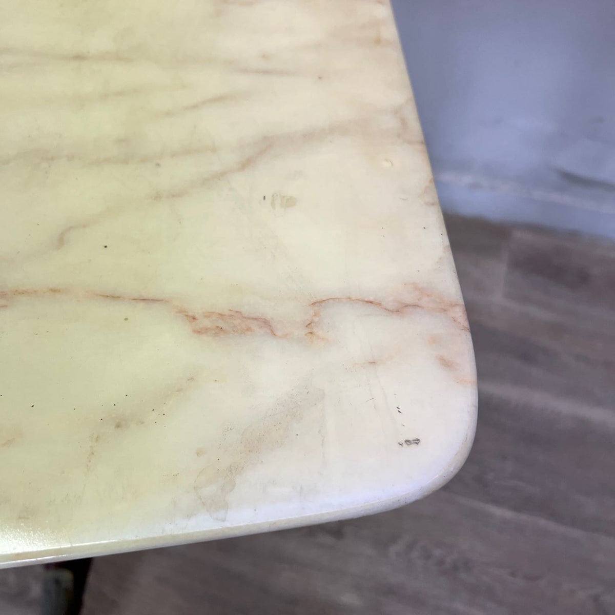Antico tavolo da pranzo anni 60 70 con grande piano in marmo per sala riunioni Categoria  Tavoli - tavolinetti