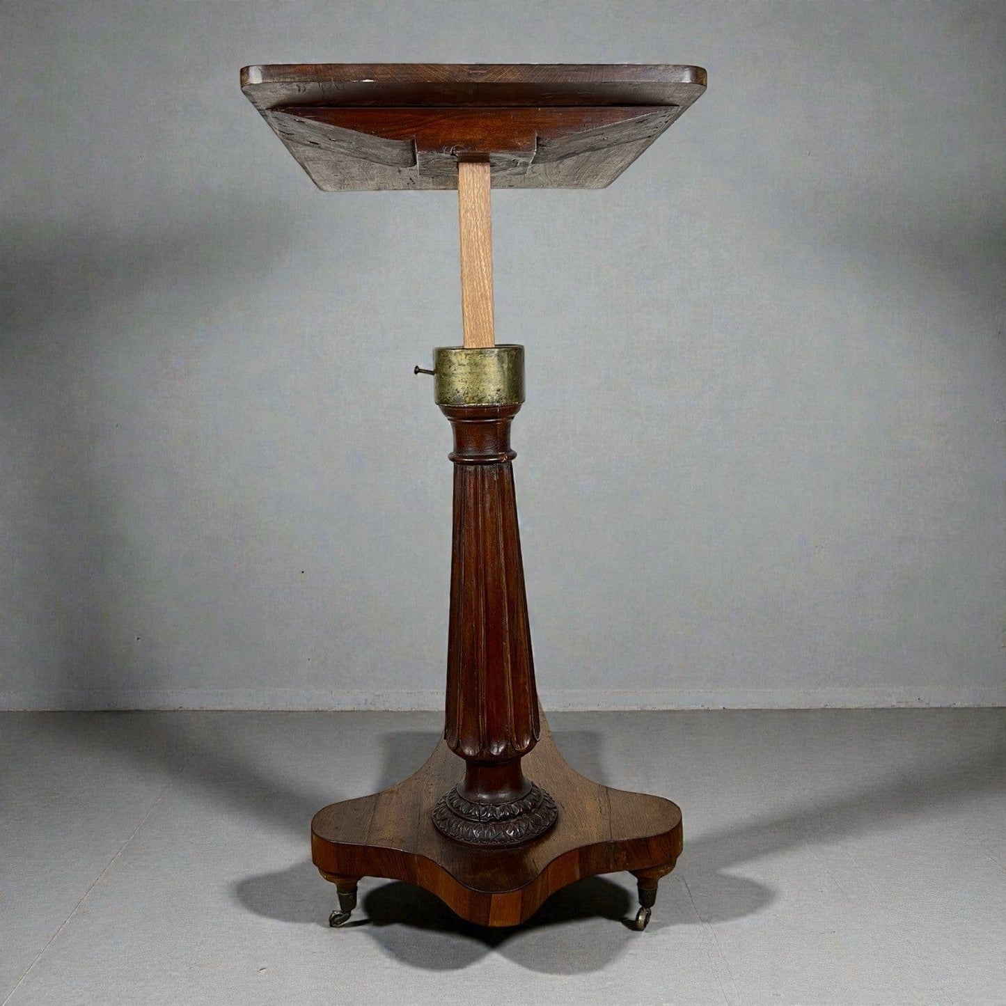 Antico tavolo tavolino da letto per colazione lettura con ruote regolabile 800 Categoria  Tavoli - tavolinetti