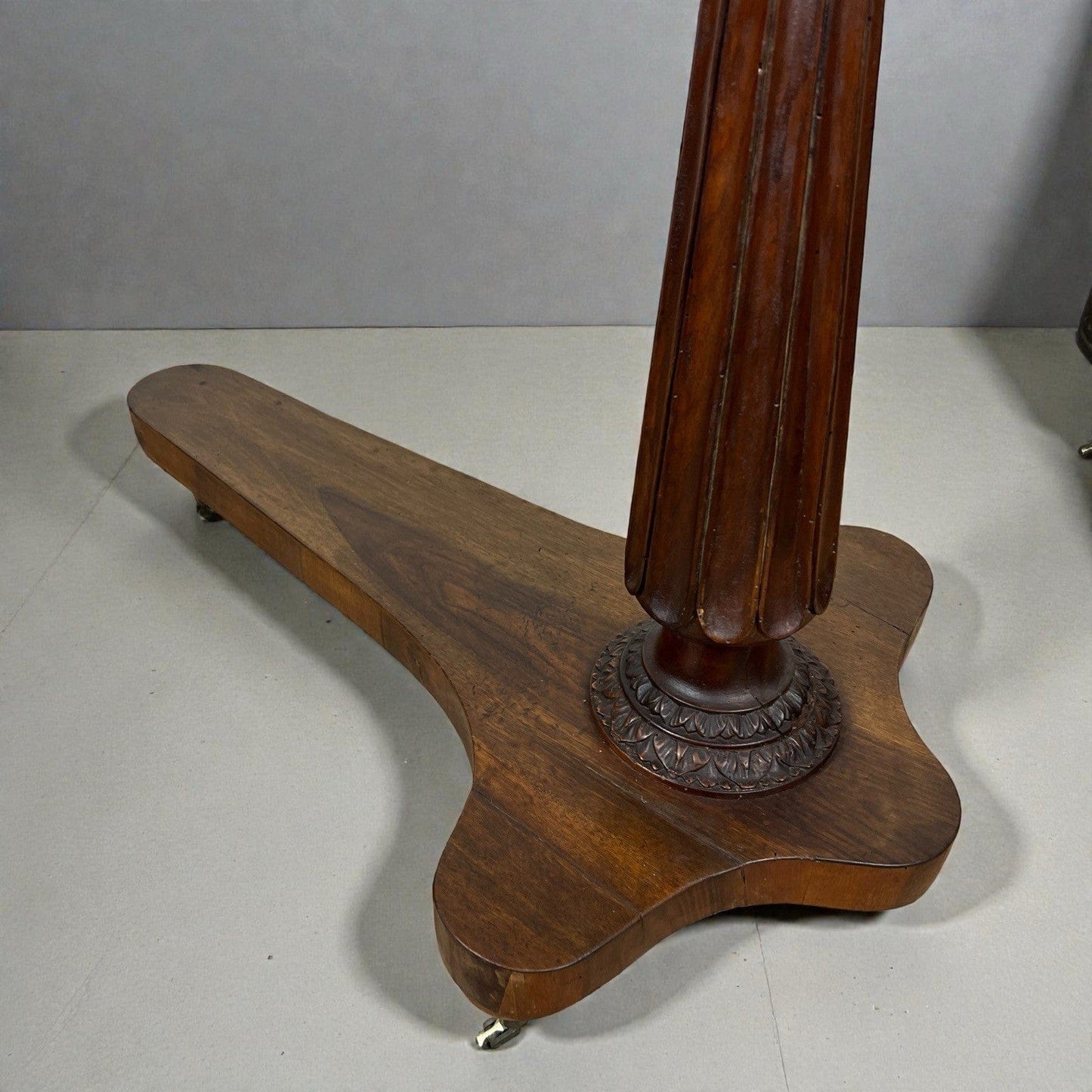 Antico tavolo tavolino da letto per colazione lettura con ruote regolabile 800 Categoria  Tavoli - tavolinetti