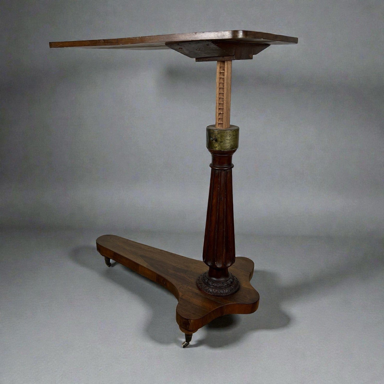 Antico tavolo tavolino da letto per colazione lettura con ruote regolabile 800 Categoria  Tavoli - tavolinetti