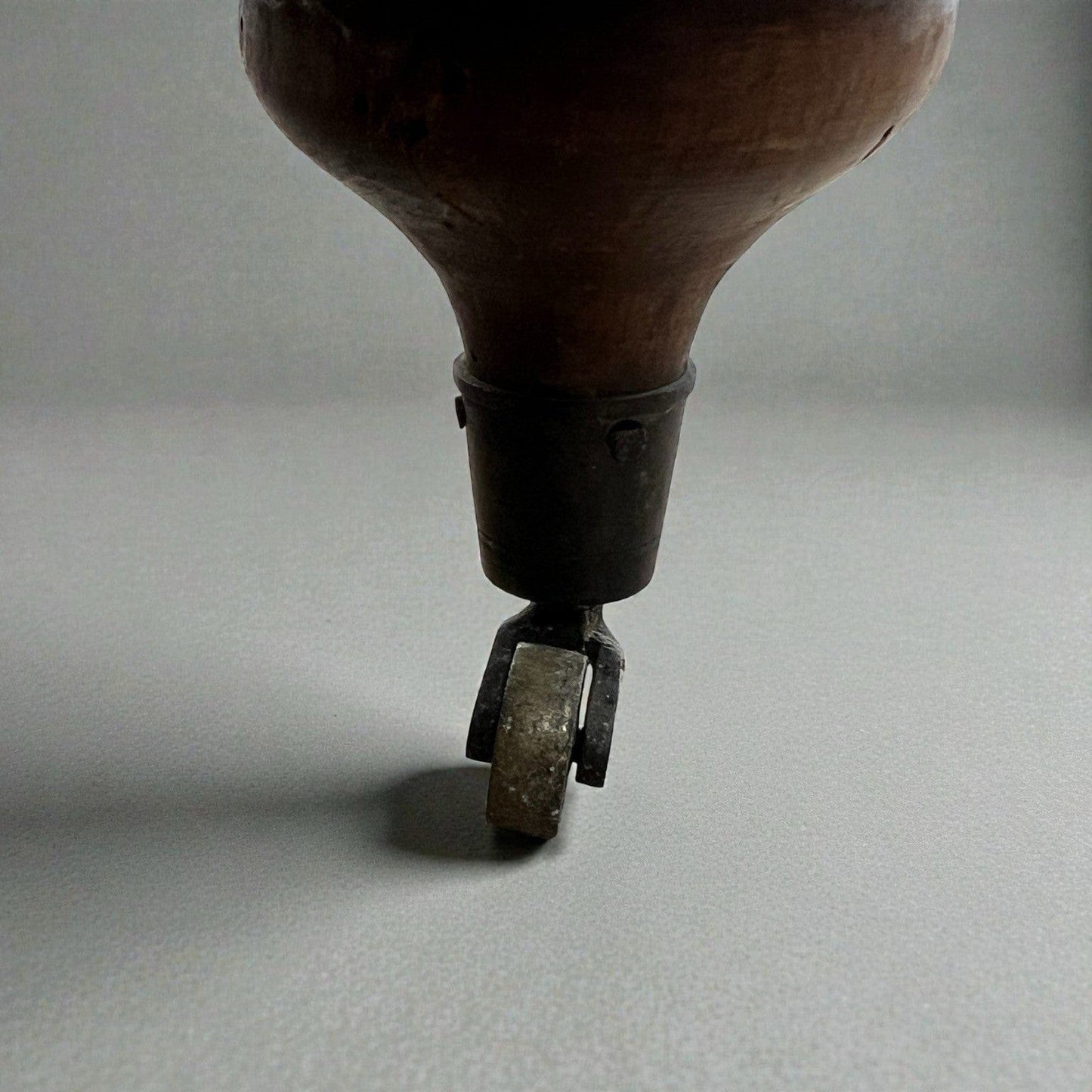 Antico tavolo tavolino da letto per colazione lettura con ruote regolabile 800 Categoria  Tavoli - tavolinetti