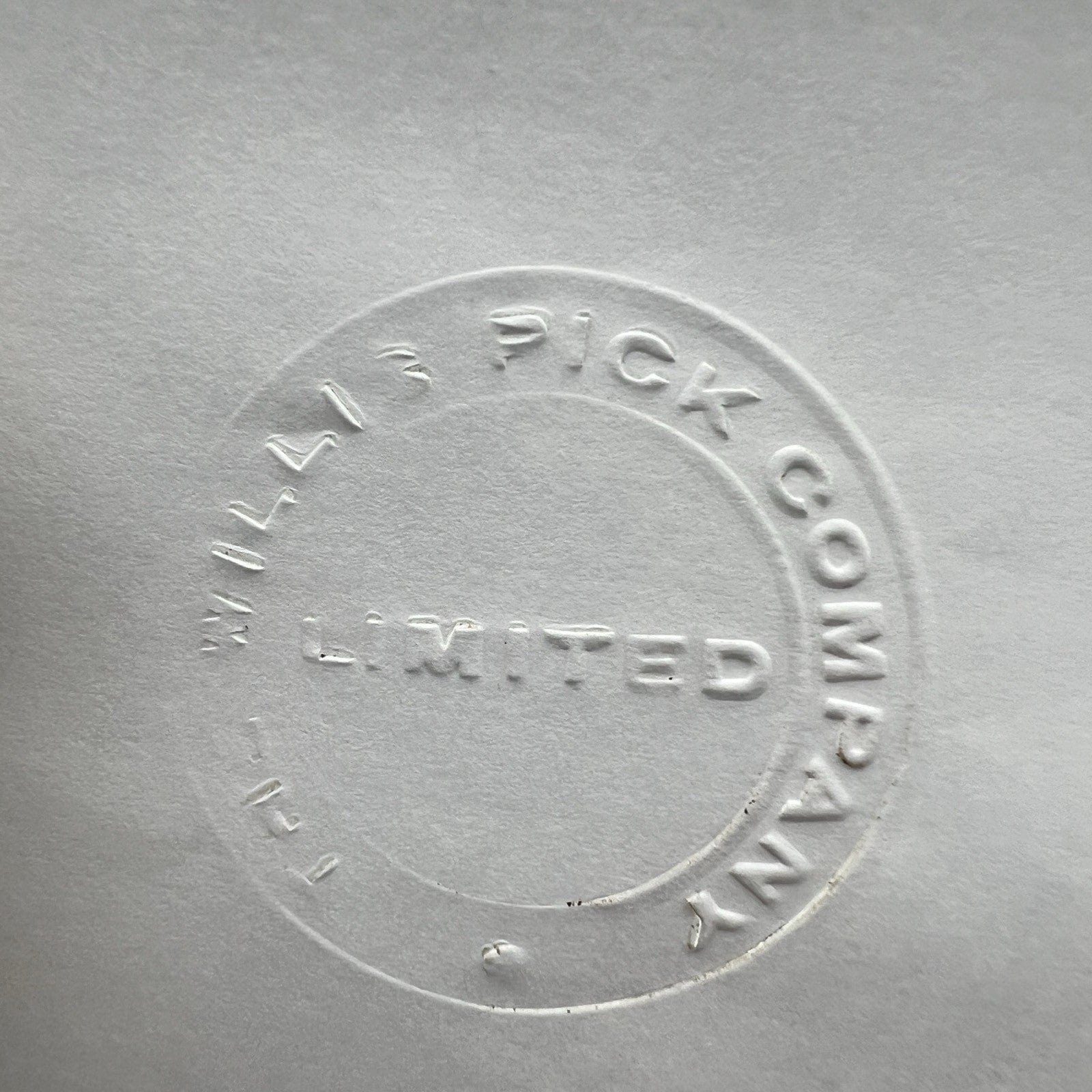 Antico timbro a secco inglese in ferro ghisa vecchia pressa da tavolo d'epoca Categoria  Vari