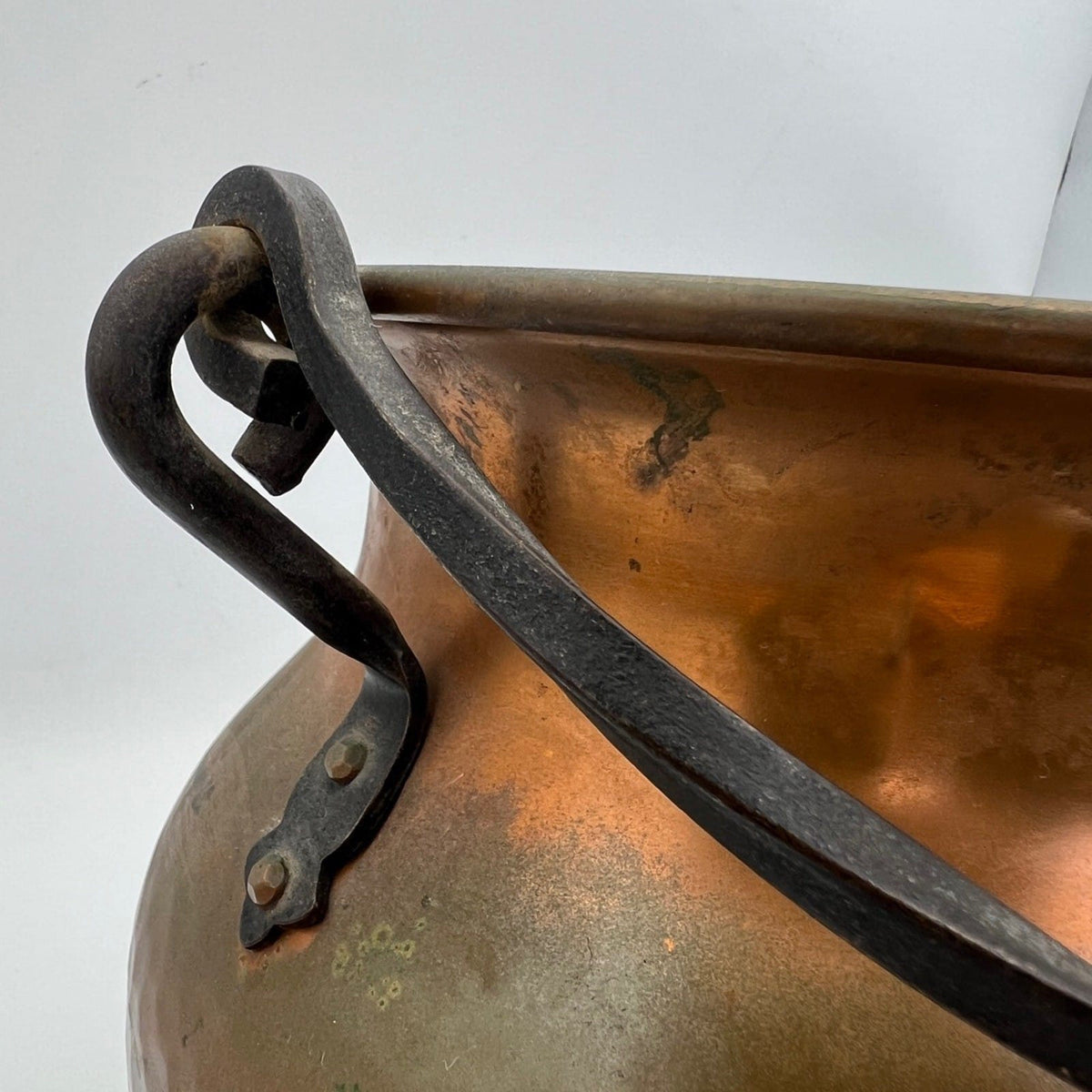 Antico Vaso in Rame Vecchia Pentola Dipinta con Manico Souvenir di Ginevra  1kg Categoria  altro