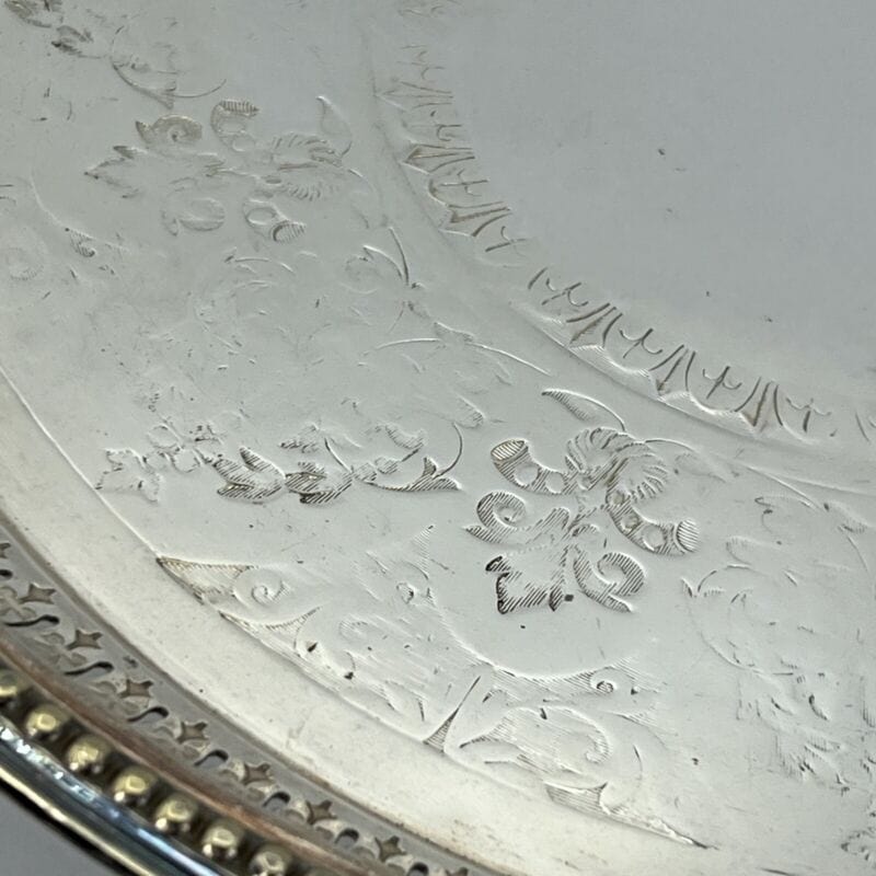 Antico Vassoio in argento sheffield silver plated rotondo inciso d' epoca 800 Categoria  Sheffield & Argento