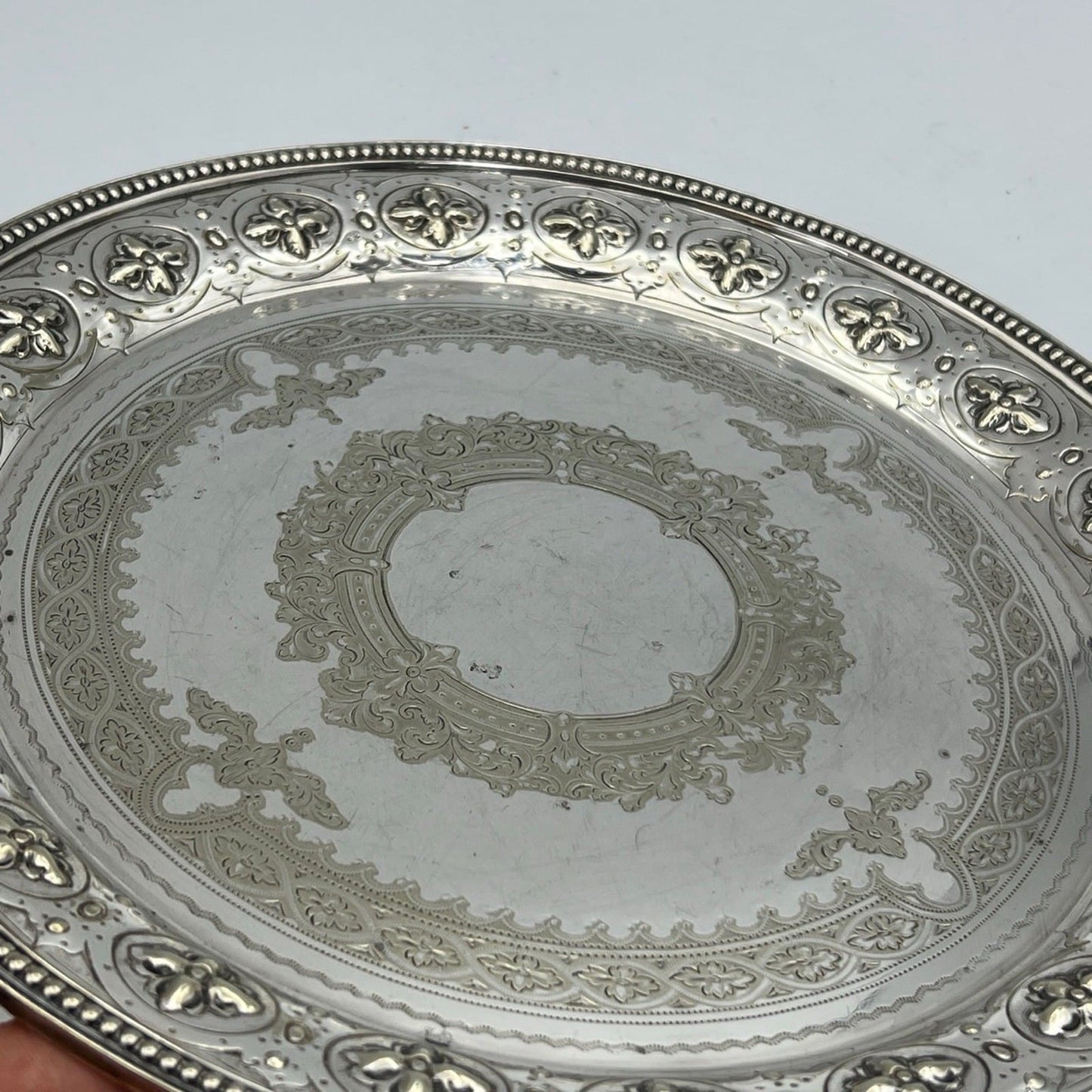 Antico Vassoio in argento sheffield silver plated rotondo inciso d' epoca 800' X Categoria  Sheffield & Argento